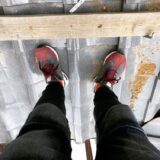 屋根職人が愛用する滑らない靴底『ハイパーVソール』の脅威のグリップ力。