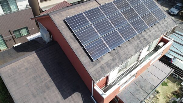 カラーベストの経年劣化から金属屋根で重ね葺きして太陽光パネルを再設置【豊田市】
