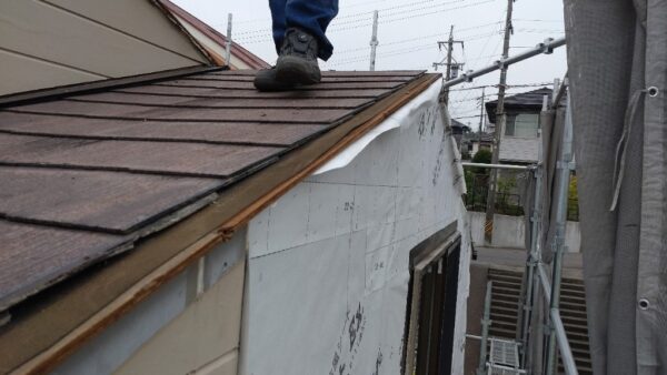 カラーベスト・ケラバ部分の雨漏りから金属屋根で重ね葺き【岡崎市】