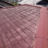 豊田市で隅棟部分から雨漏りしたカラーベスト屋根を石付き板金で重ね葺き