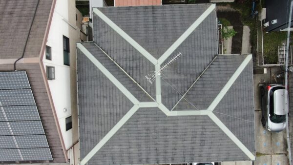 刈谷市で経年劣化で色落ちしたカラーベストをT・ルーフで重ね葺き【カバー工法】